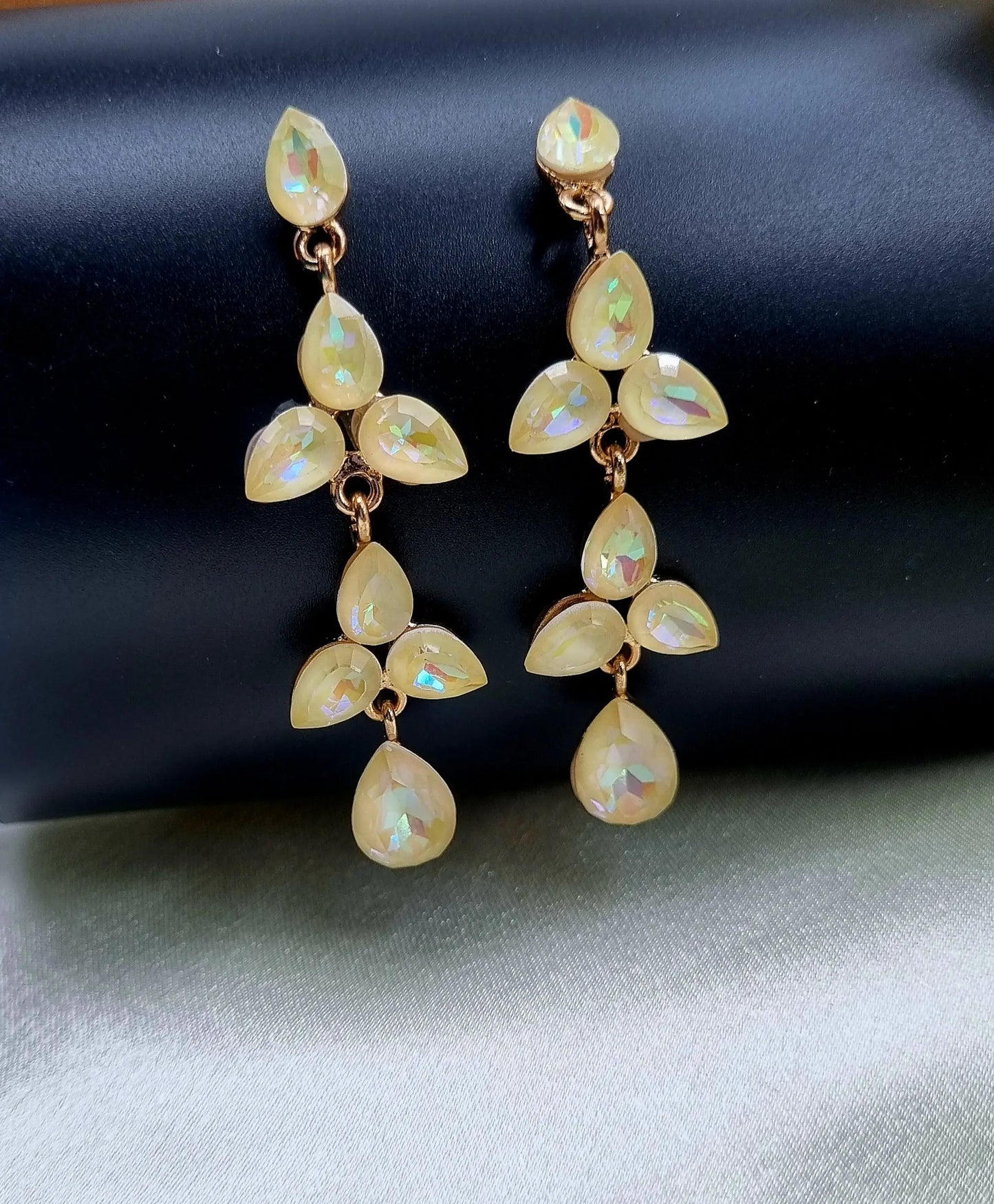 New design crystal Earring Attractive Sister
