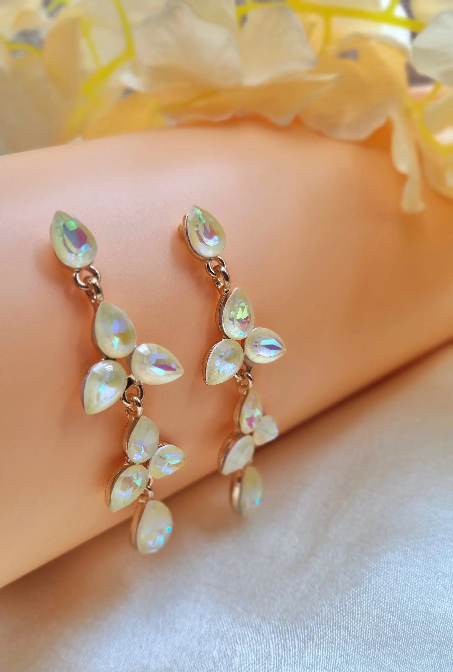 New design crystal Earring Attractive Sister