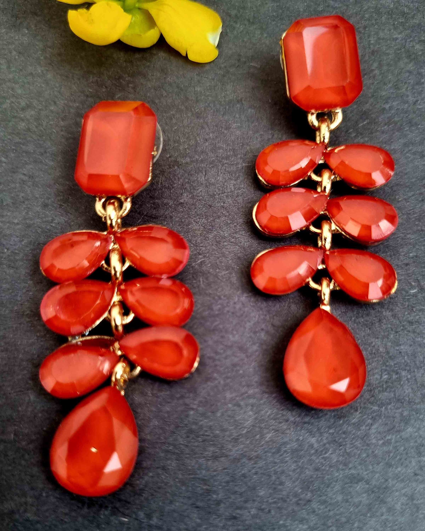 Nature-Inspired Crystal Earrings for the Modern Woman Attractive Sister