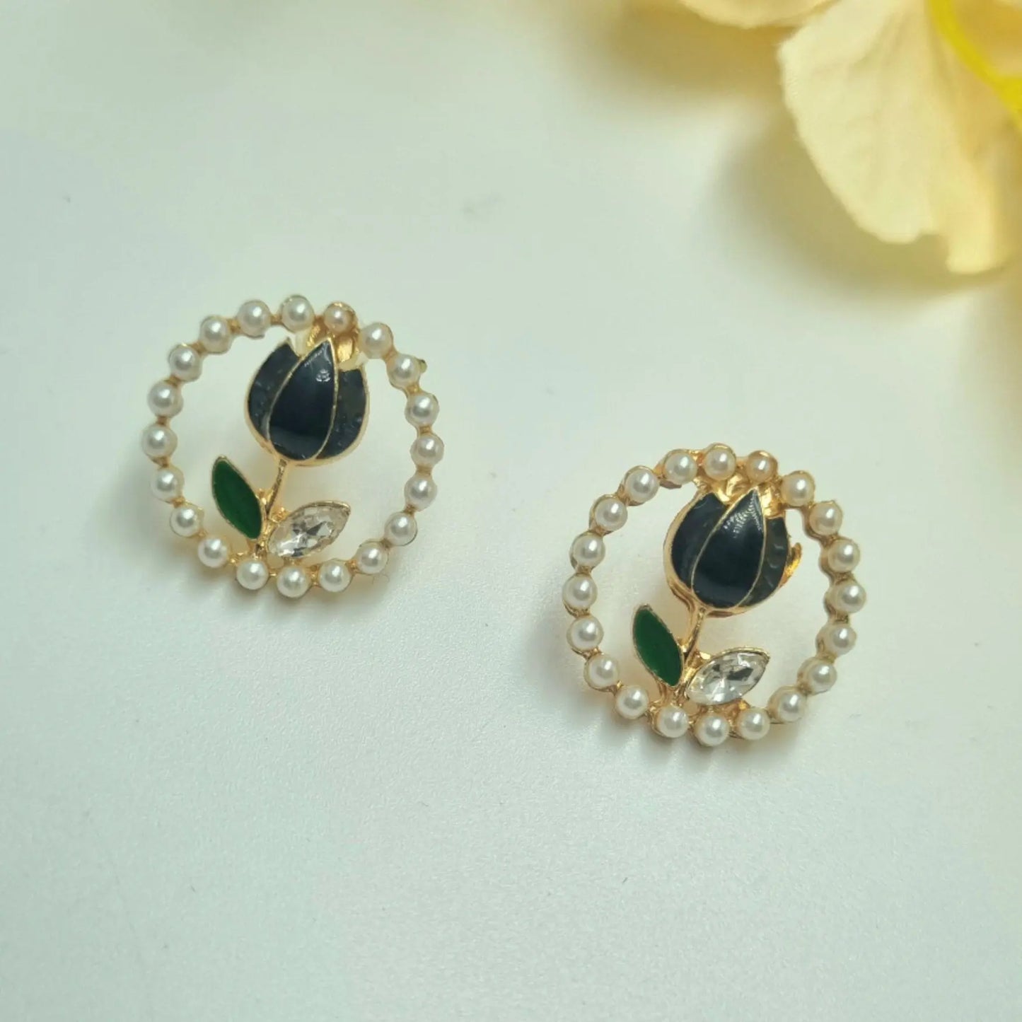 Elegant Pearl Flower Earrings Attractive Sister