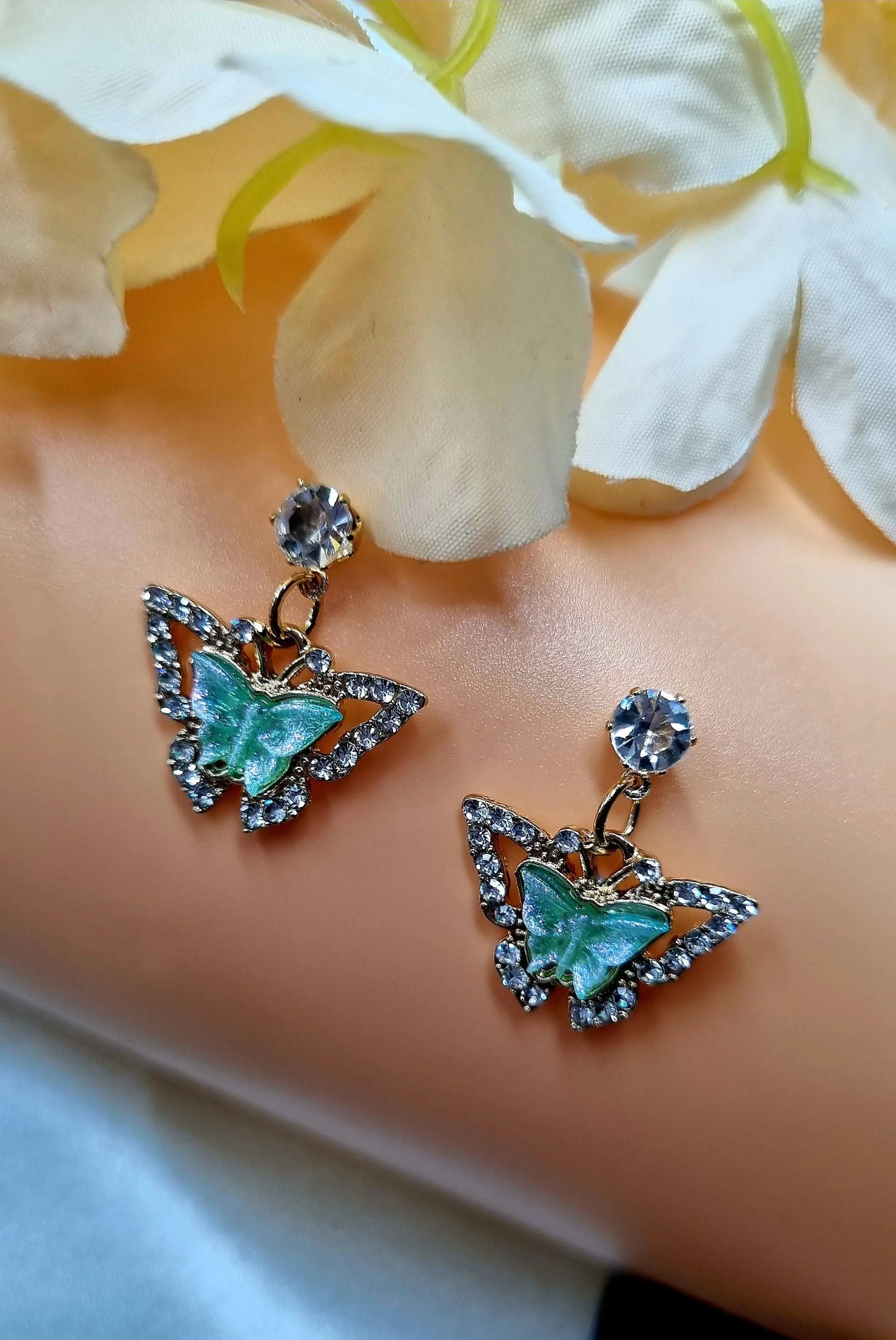 Sparkling rhinestones Butterfly Earrings in various color Attractive Sister