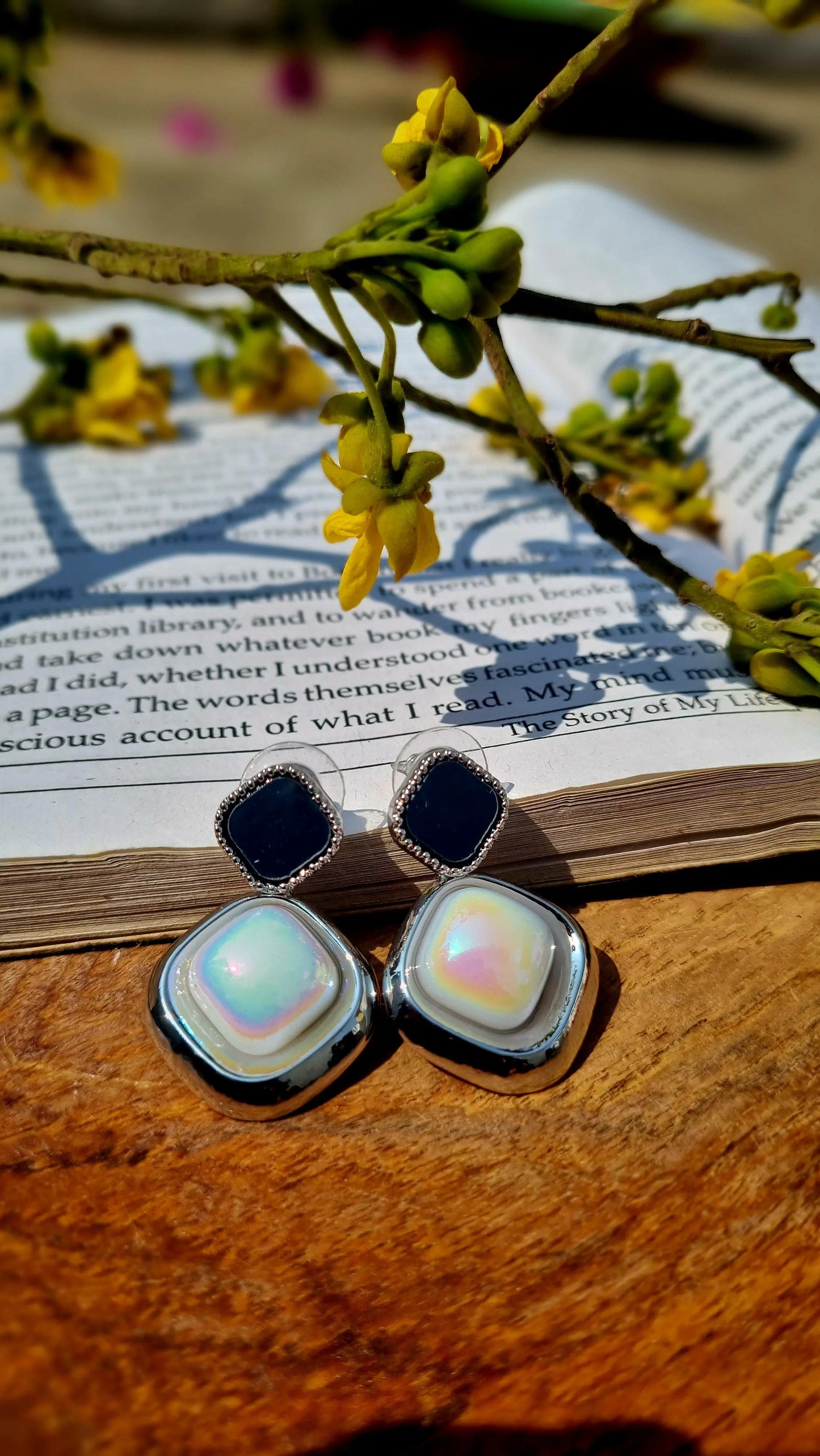 Latest design glass Earring Attractive Sister
