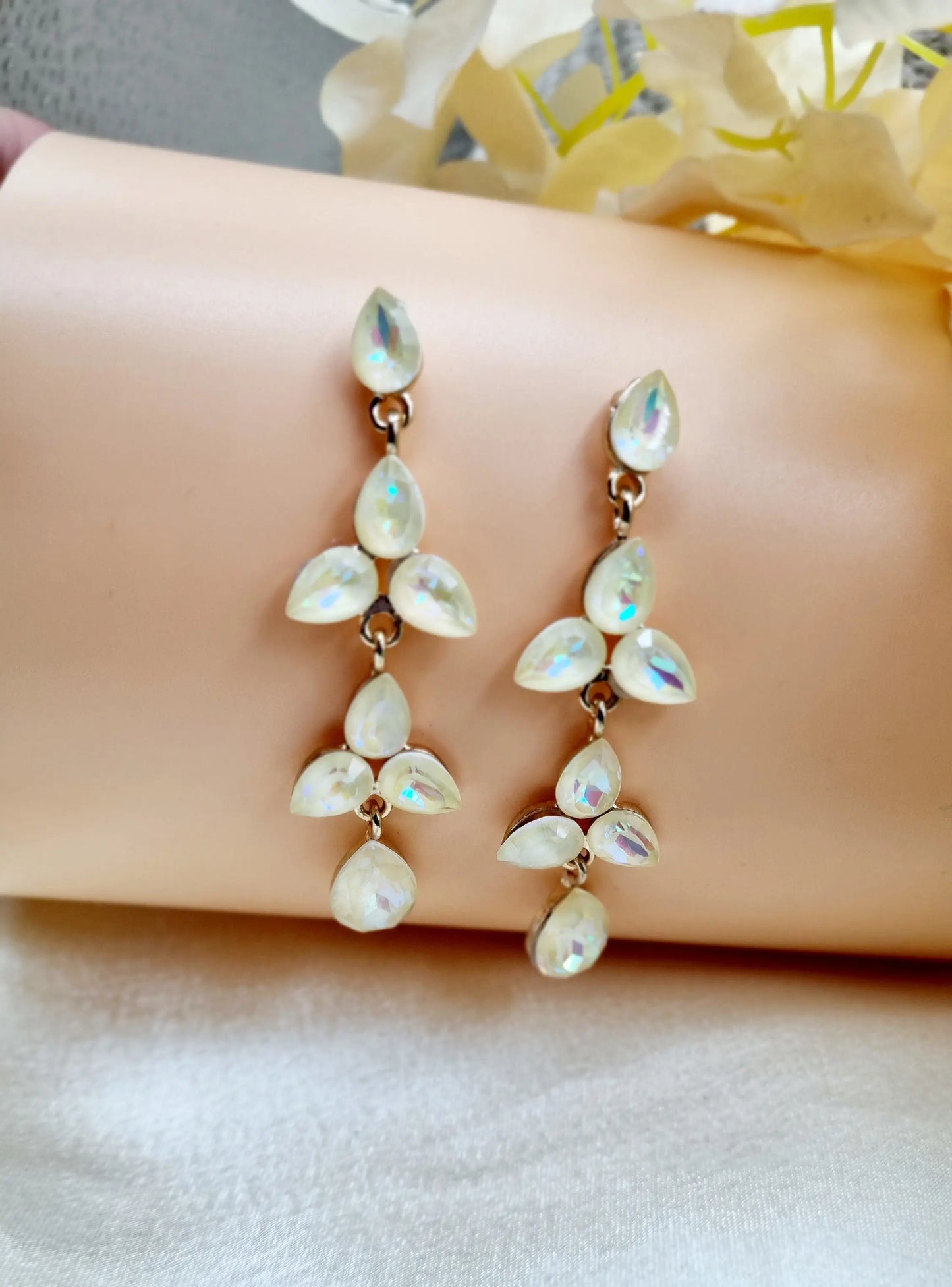 New design crystal Earring Attractive Sister