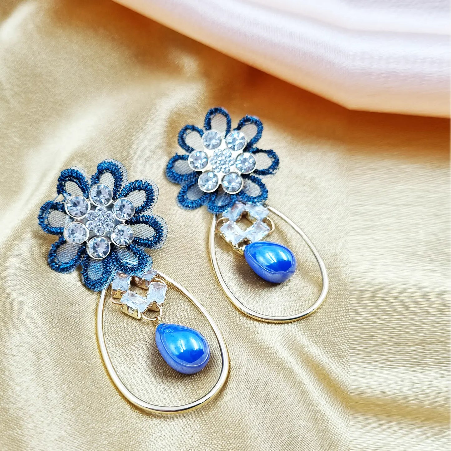Antique Flower Earrings with Delicate Pearls Attractive Sister