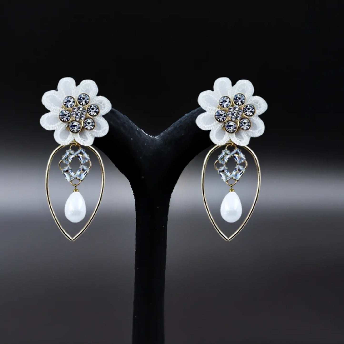 Antique Flower Earrings with Delicate Pearls Attractive Sister