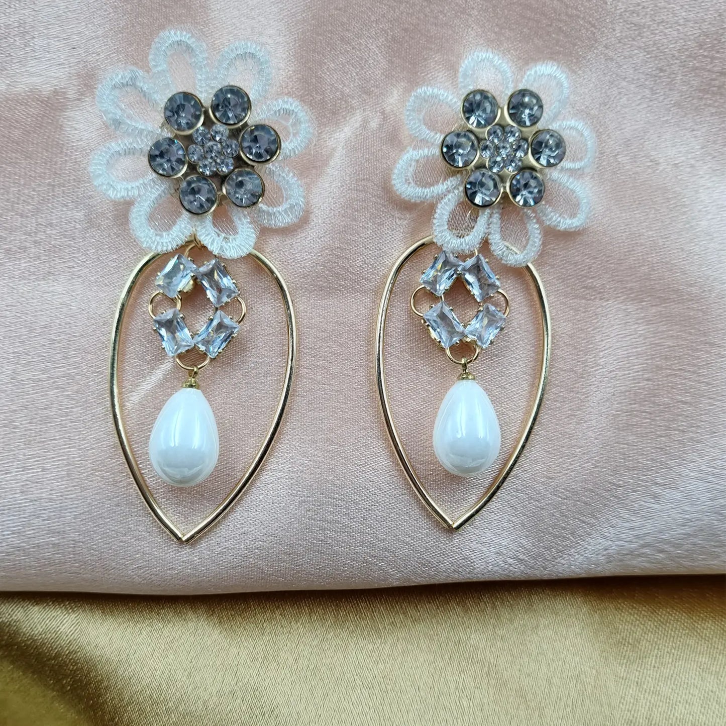 Antique Flower Earrings with Delicate Pearls Attractive Sister