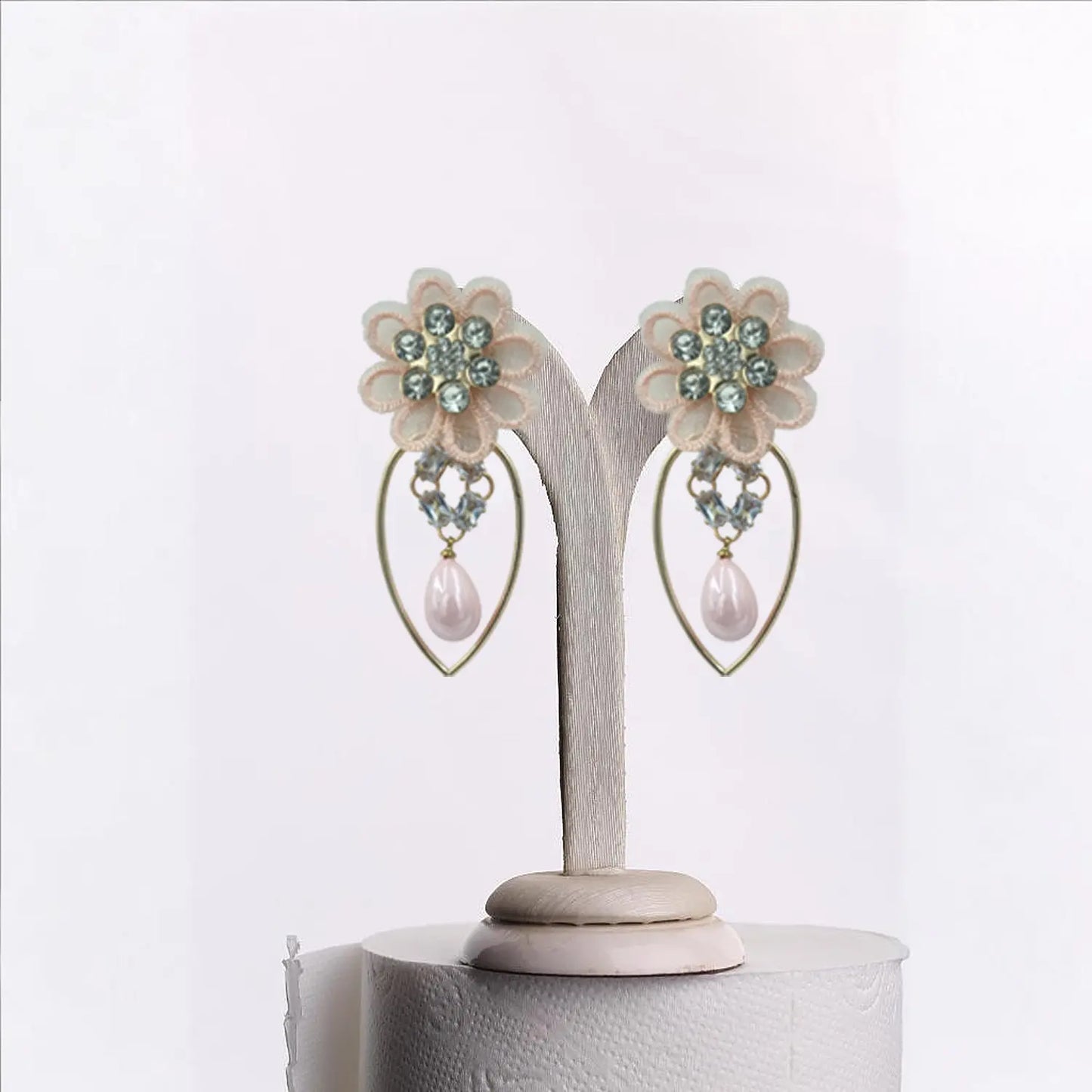 Antique Flower Earrings with Delicate Pearls Attractive Sister