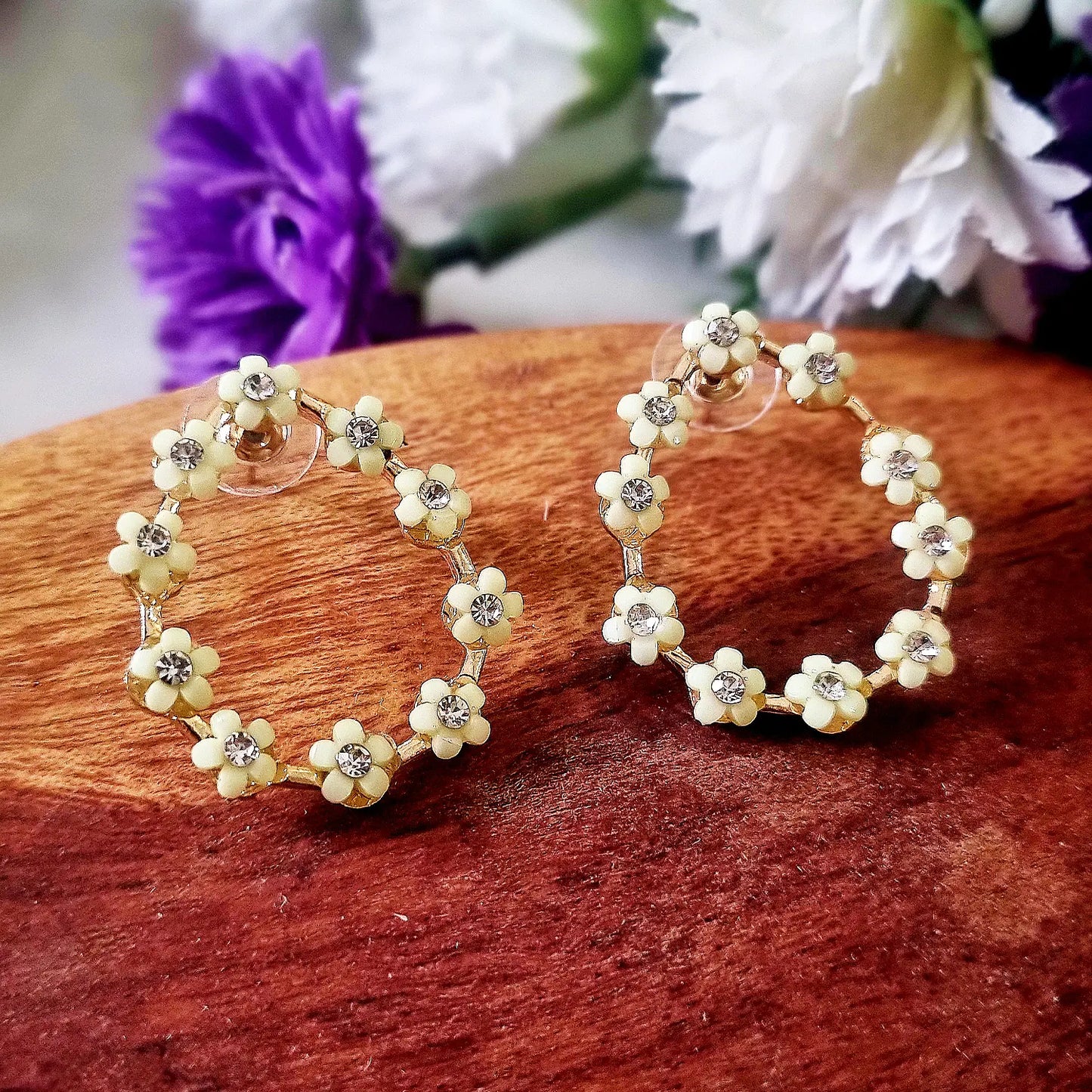 Trending flower earrings Attractive Sister