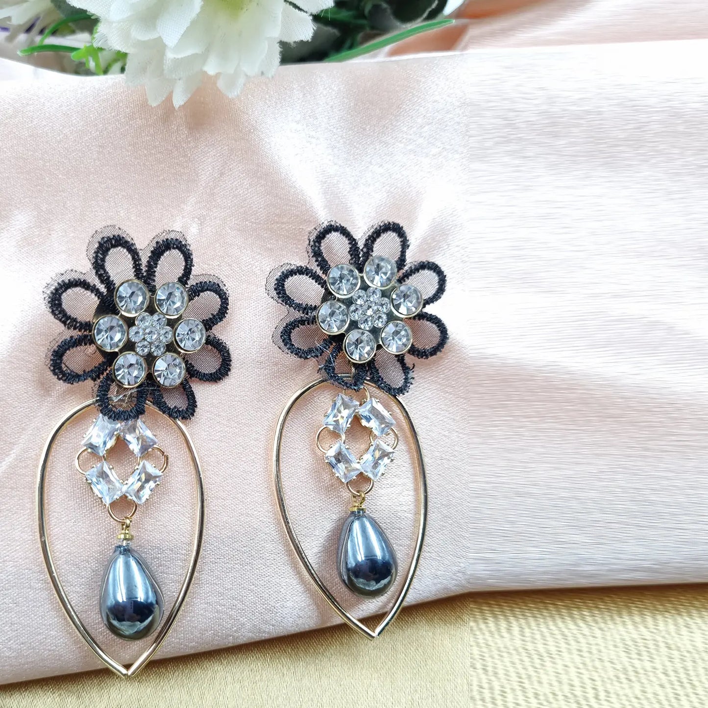 Antique Flower Earrings with Delicate Pearls Attractive Sister