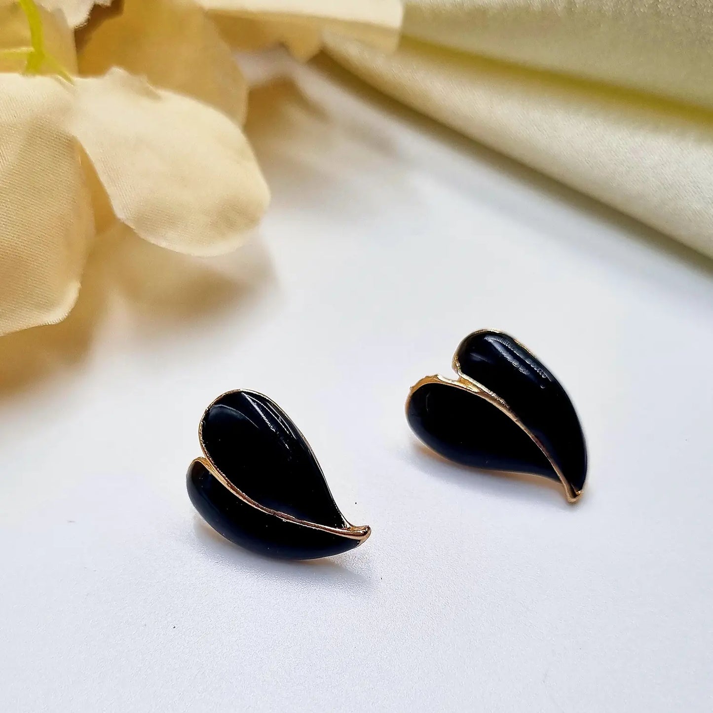 Heart-Shaped Stud Earrings Attractive Sister