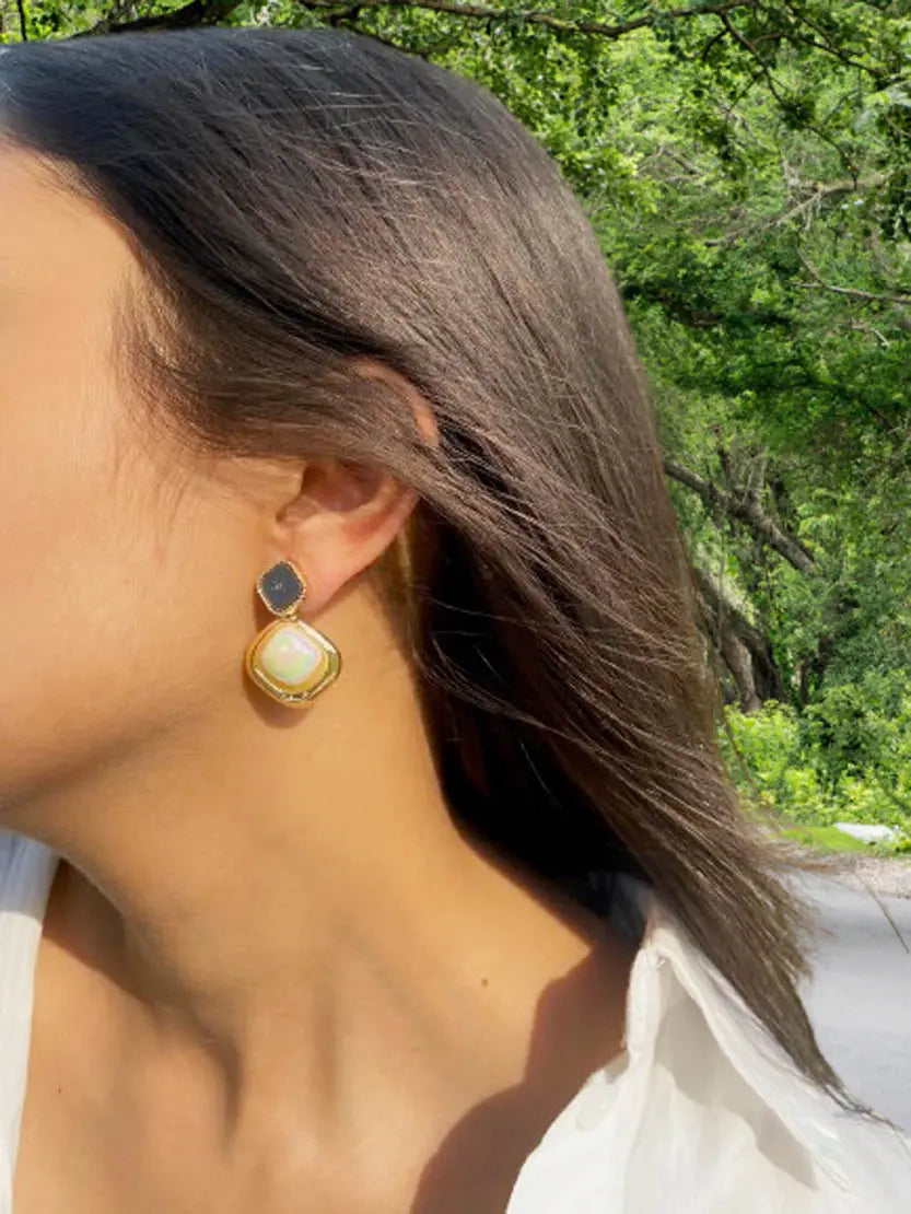 Latest design glass Earring Attractive Sister