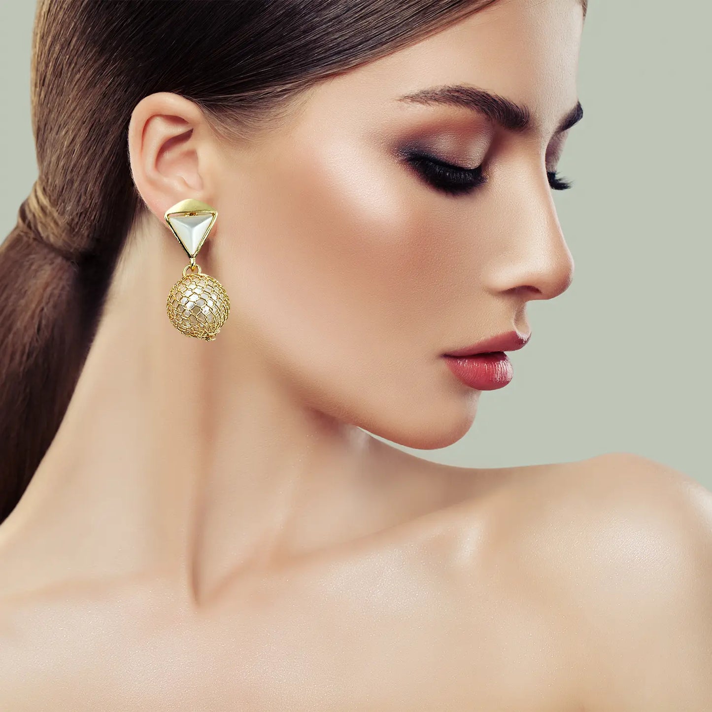 Timeless Elegance: Classic Pearl and Crystal Earrings with a Modern Touch Attractive Sister