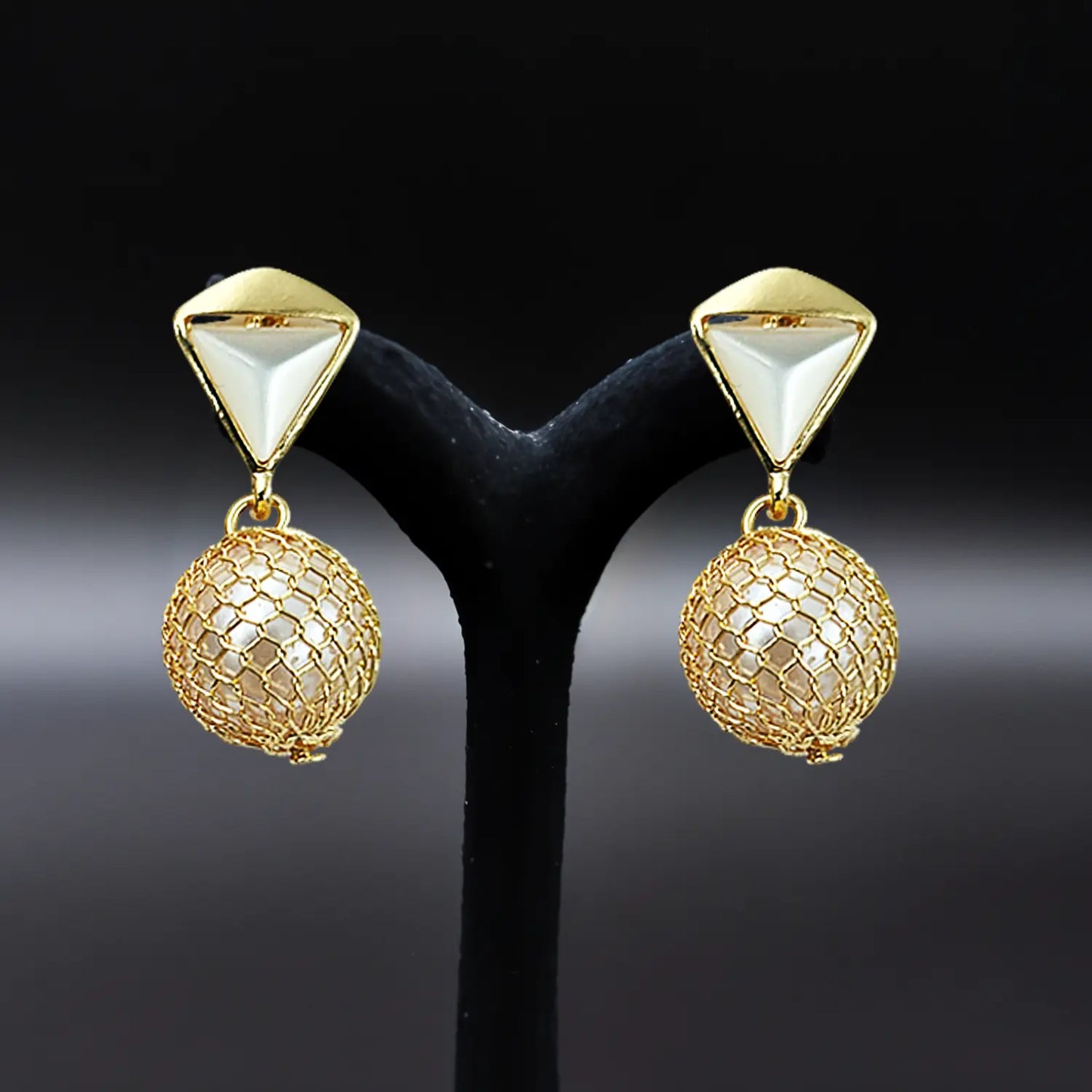Timeless Elegance: Classic Pearl and Crystal Earrings with a Modern Touch Attractive Sister