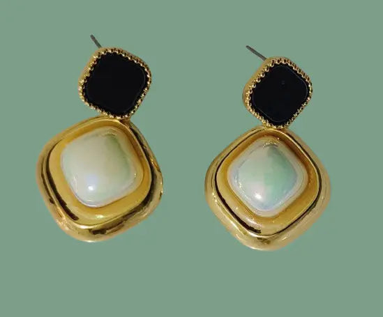 Latest design glass Earring Attractive Sister