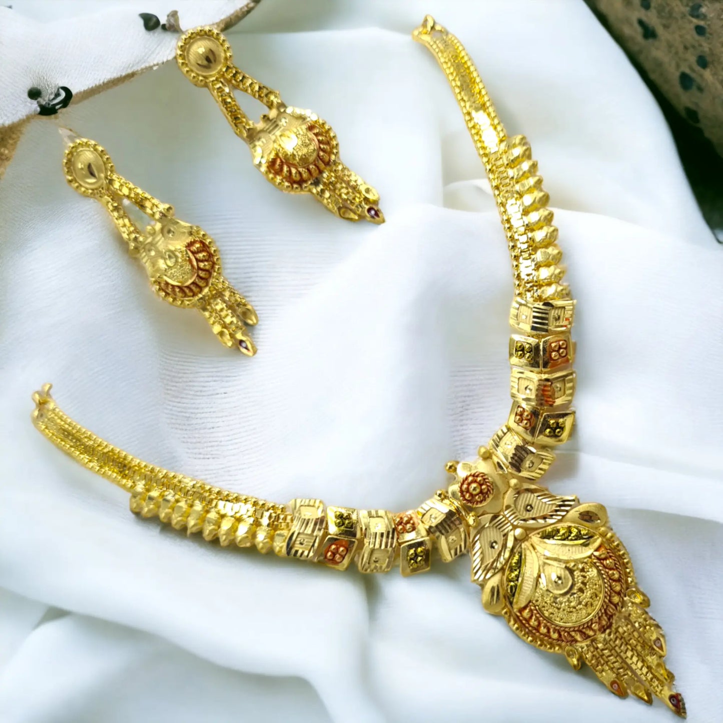 Luxury Defined: Handmade 22K Gold-Plated Necklace Set with Intricate Design Attractive Sister