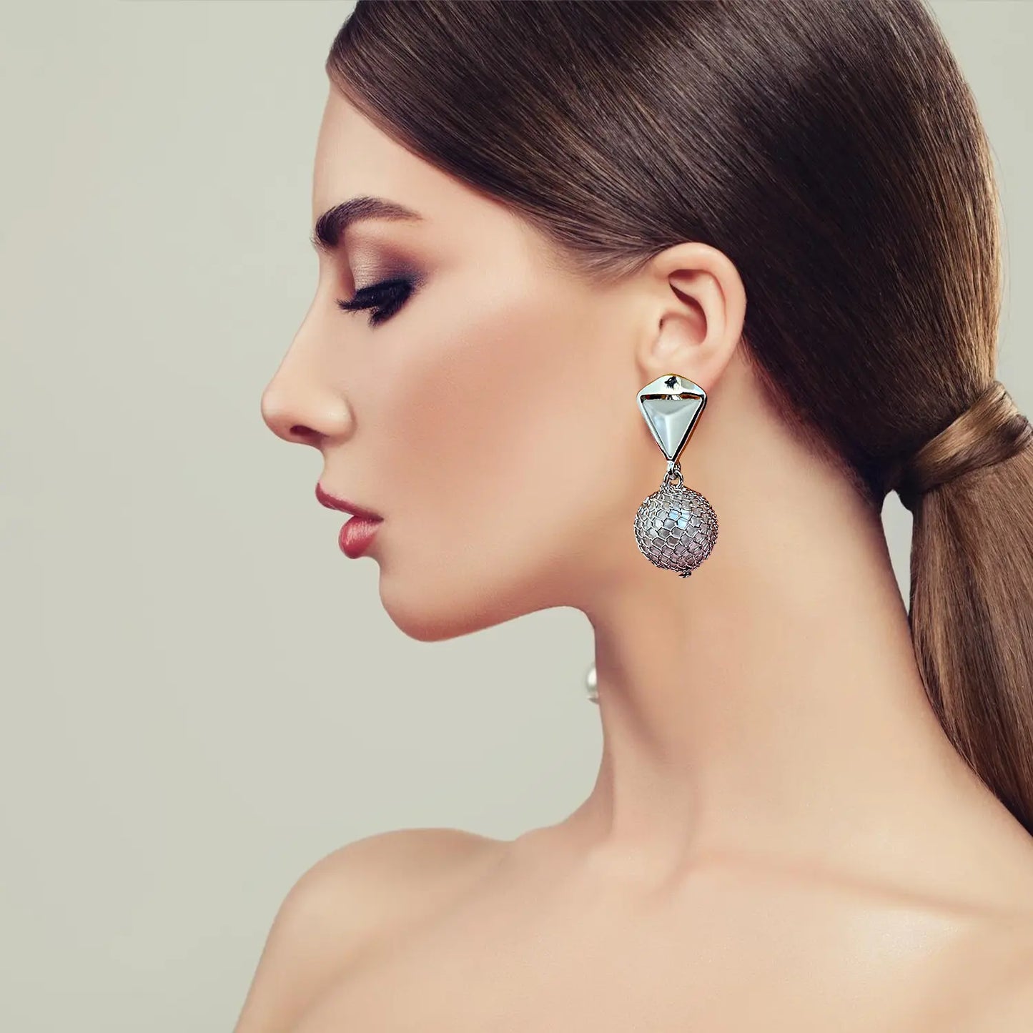 Timeless Elegance: Classic Pearl and Crystal Earrings with a Modern Touch Attractive Sister