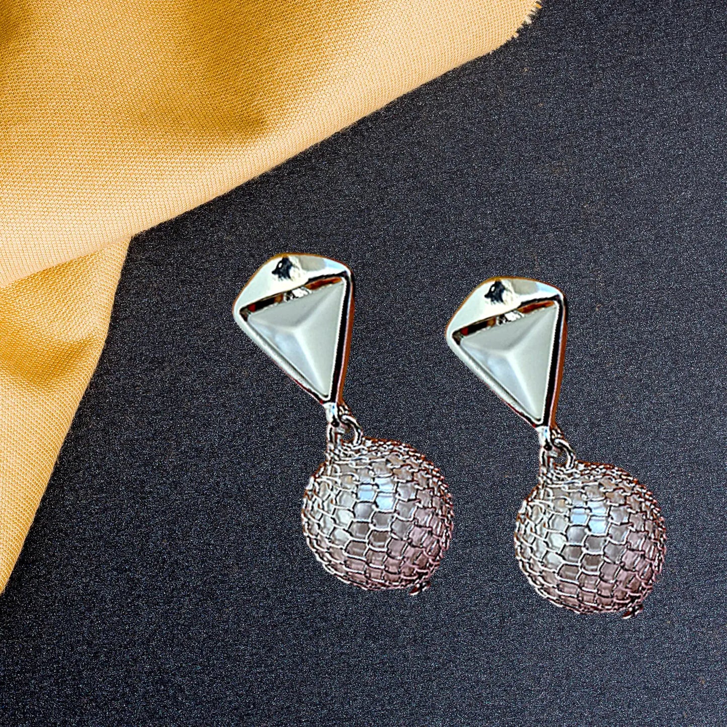 Timeless Elegance: Classic Pearl and Crystal Earrings with a Modern Touch Attractive Sister