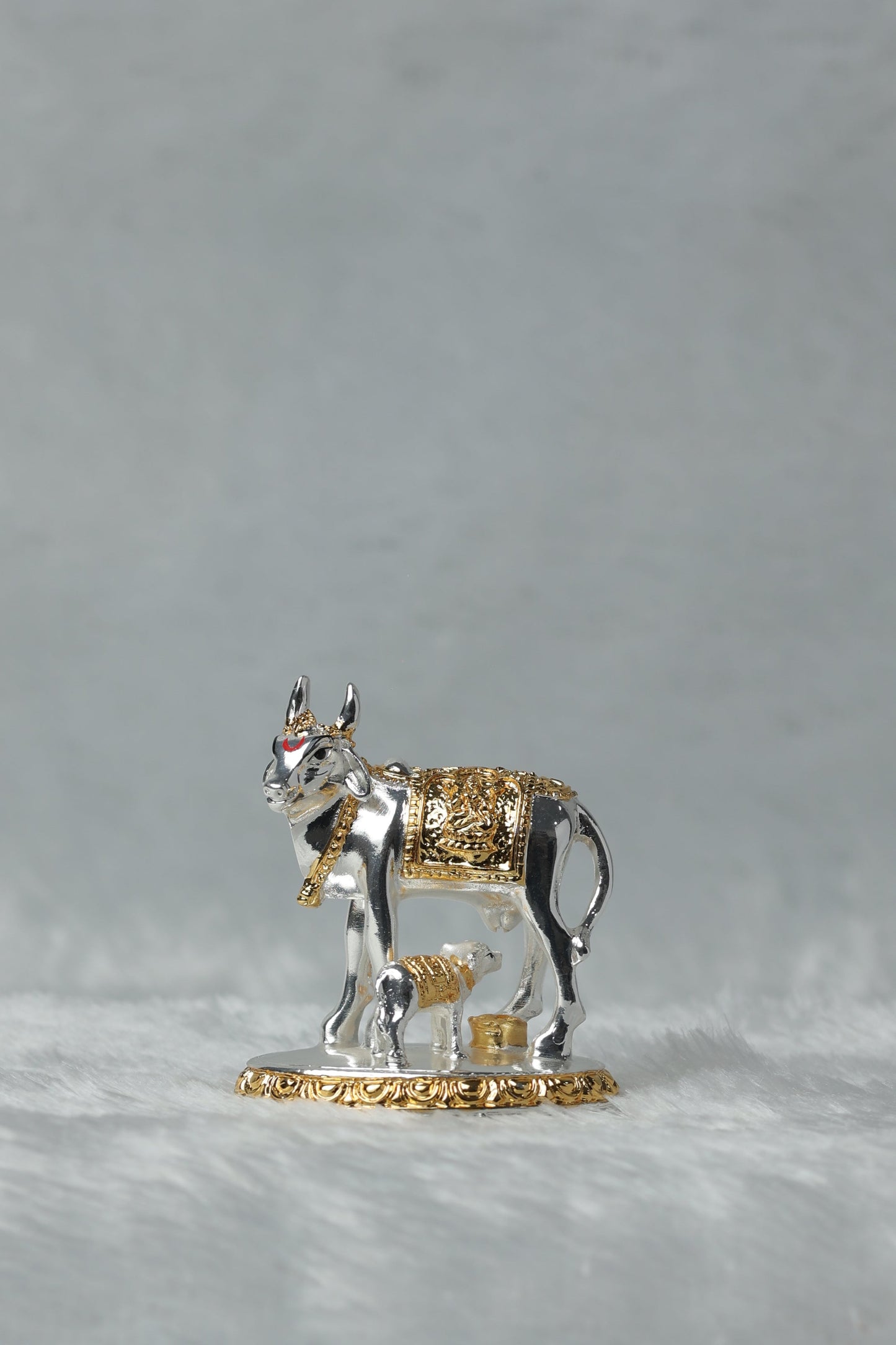"Gold and Silver Plated Cow and Calf Idol - 3.5*2*2.75 Inches, 104 g Decorative Figurine for Car Dashboard and Table Decor " Dropshiping