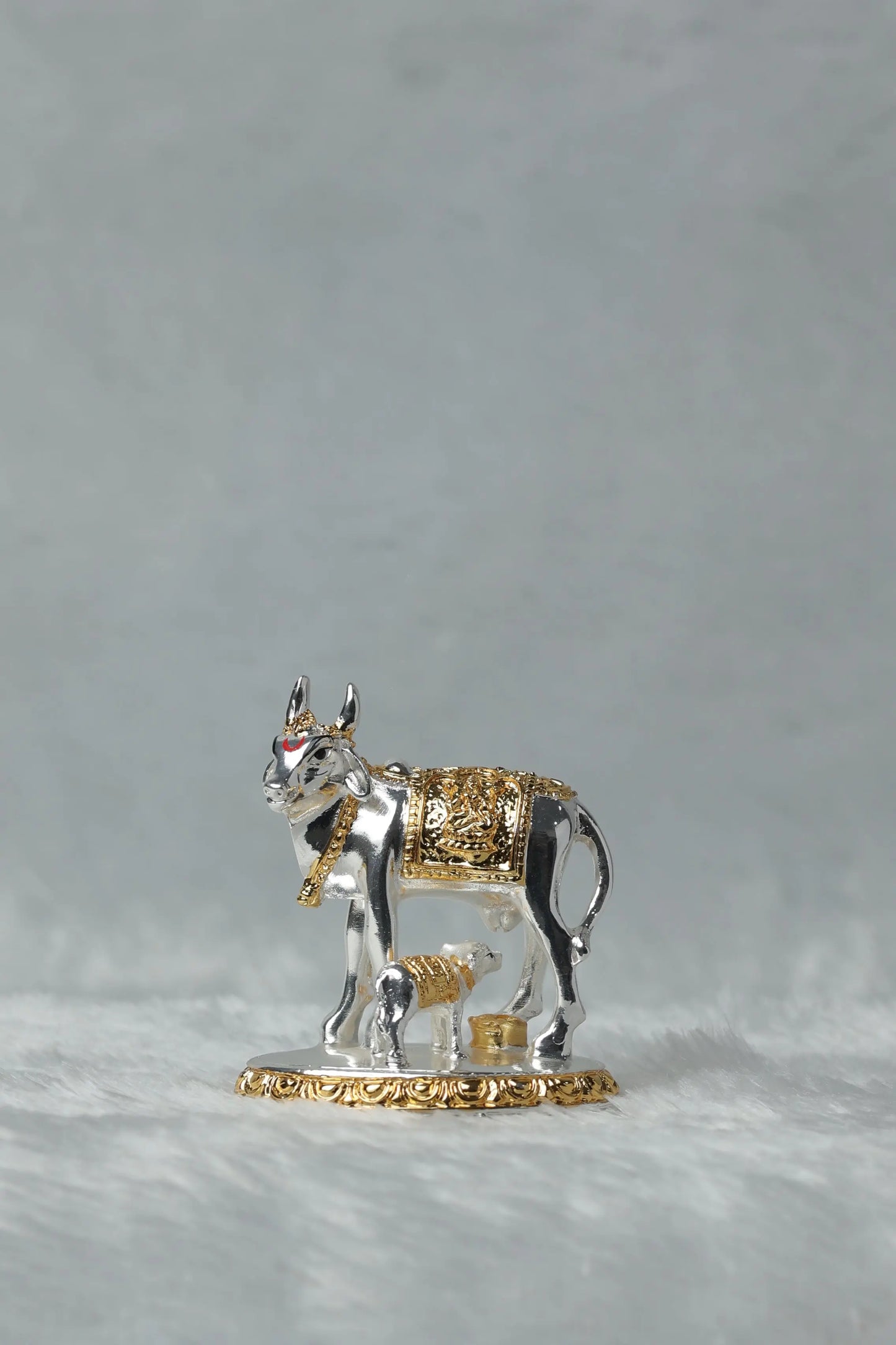 "Gold and Silver Plated Cow and Calf Idol - 3.5*2*2.75 Inches, 104 g Decorative Figurine for Car Dashboard and Table Decor " Dropshiping