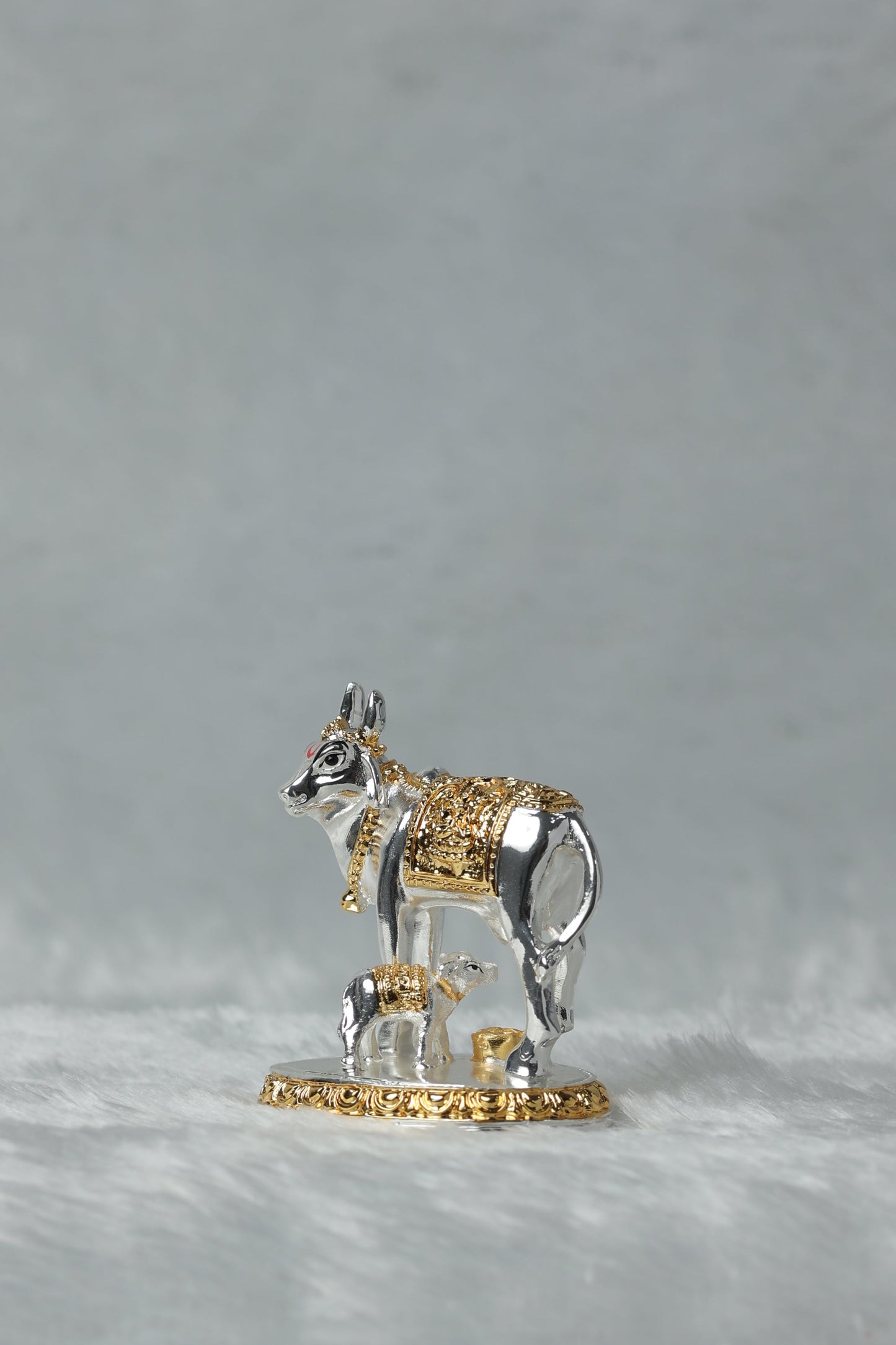 "Gold and Silver Plated Cow and Calf Idol - 3.5*2*2.75 Inches, 104 g Decorative Figurine for Car Dashboard and Table Decor " Dropshiping