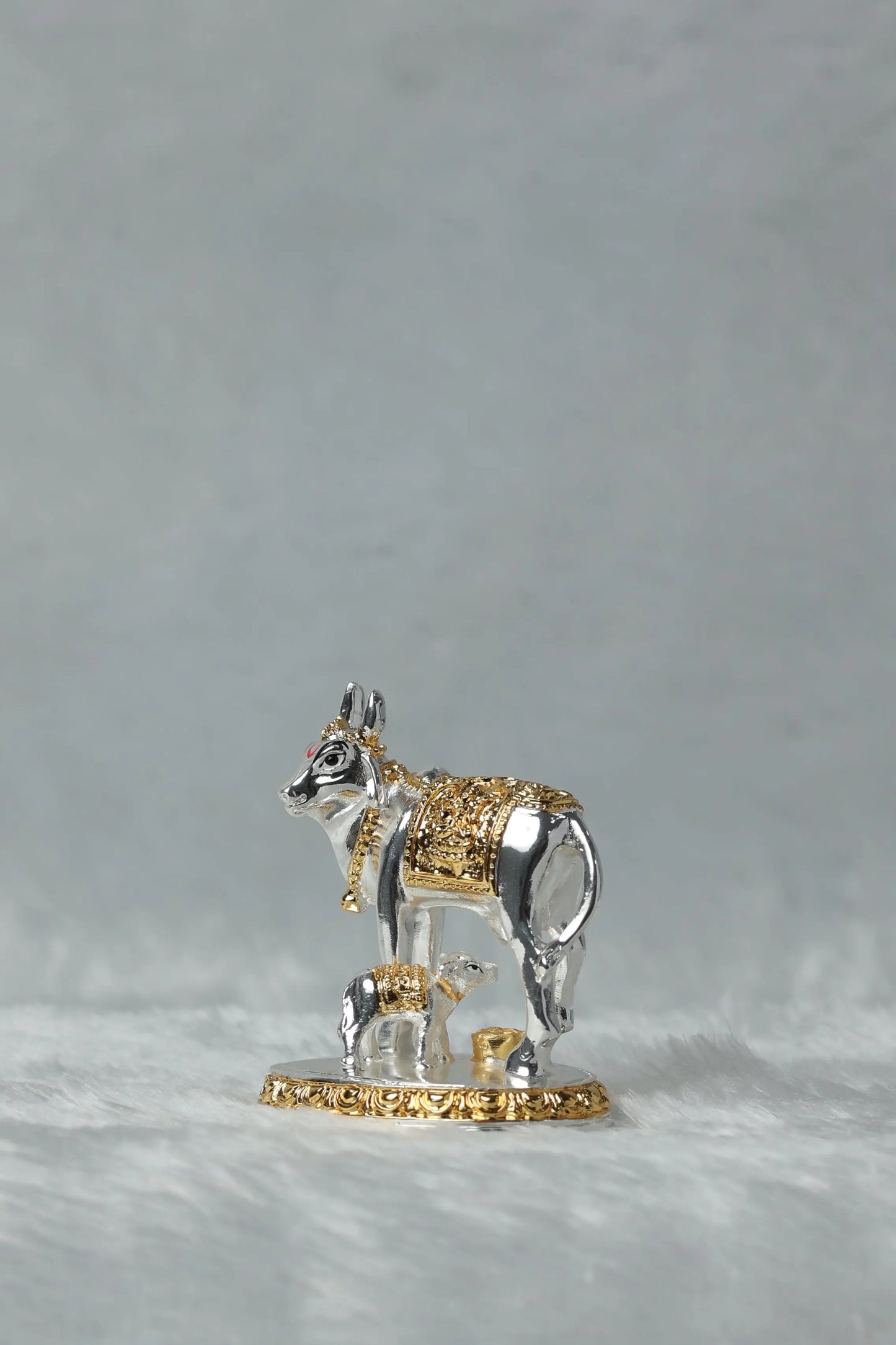 "Gold and Silver Plated Cow and Calf Idol - 3.5*2*2.75 Inches, 104 g Decorative Figurine for Car Dashboard and Table Decor " Dropshiping
