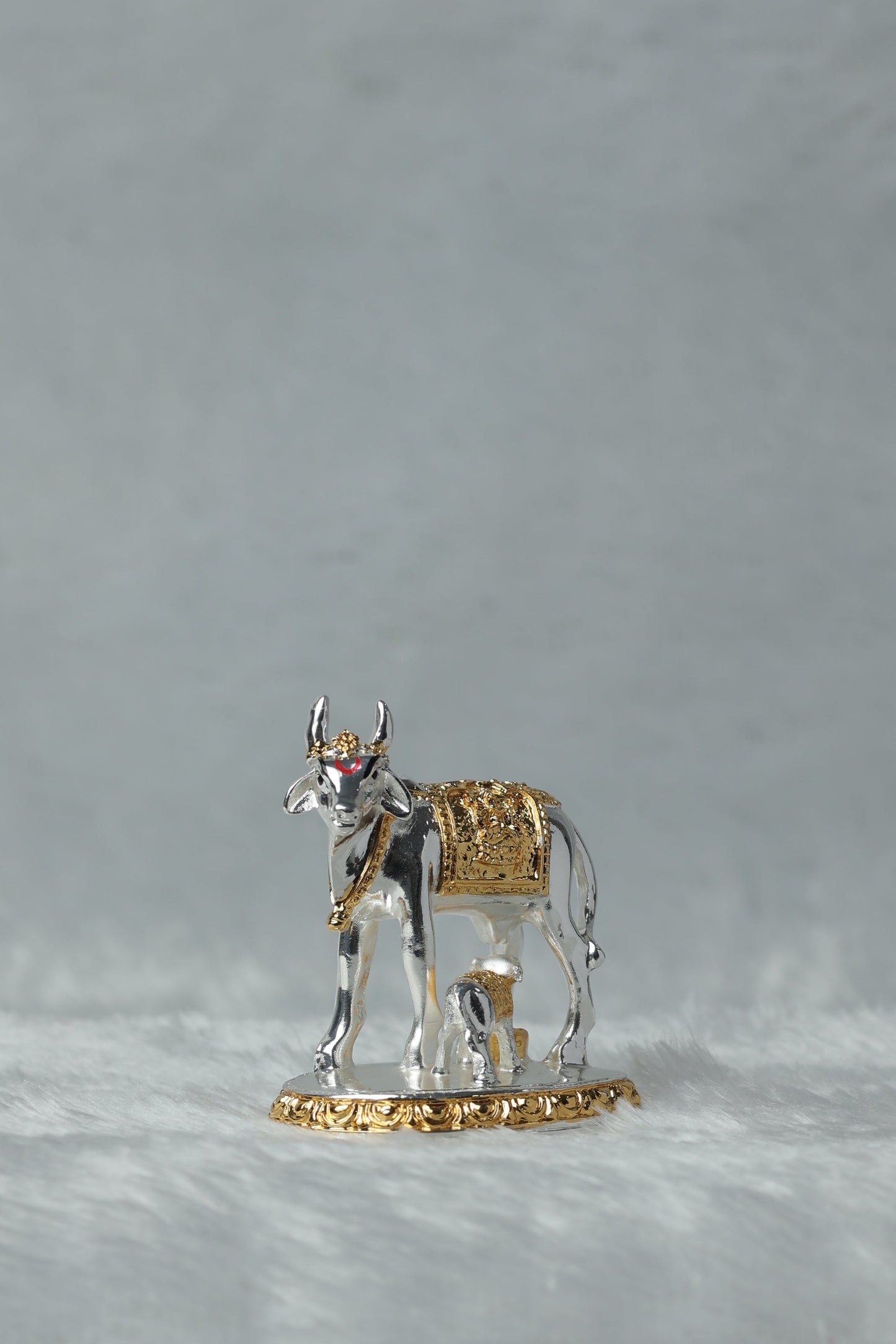 "Gold and Silver Plated Cow and Calf Idol - 3.5*2*2.75 Inches, 104 g Decorative Figurine for Car Dashboard and Table Decor " Dropshiping