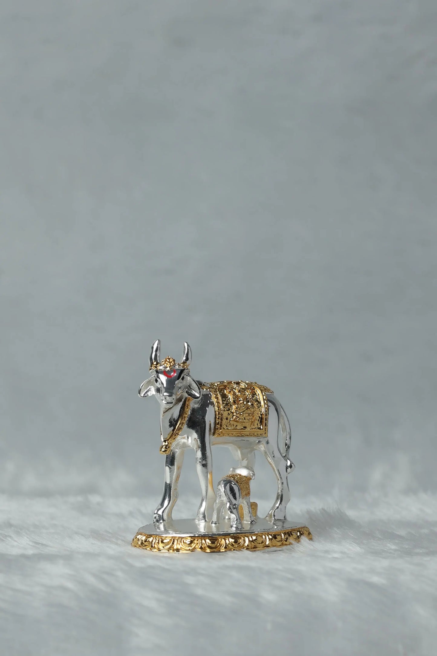 "Gold and Silver Plated Cow and Calf Idol - 3.5*2*2.75 Inches, 104 g Decorative Figurine for Car Dashboard and Table Decor " Dropshiping