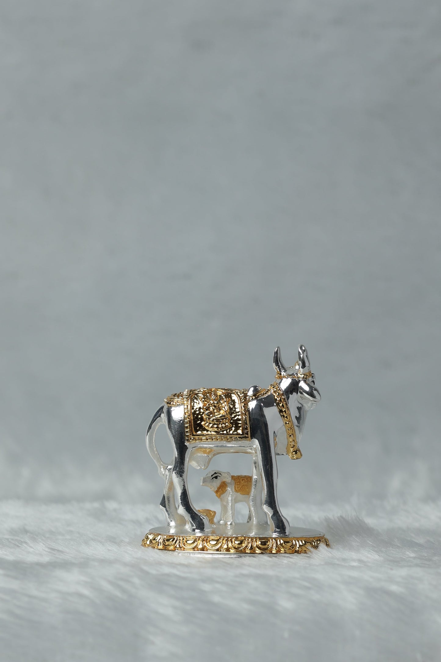 "Gold and Silver Plated Cow and Calf Idol - 3.5*2*2.75 Inches, 104 g Decorative Figurine for Car Dashboard and Table Decor " Dropshiping