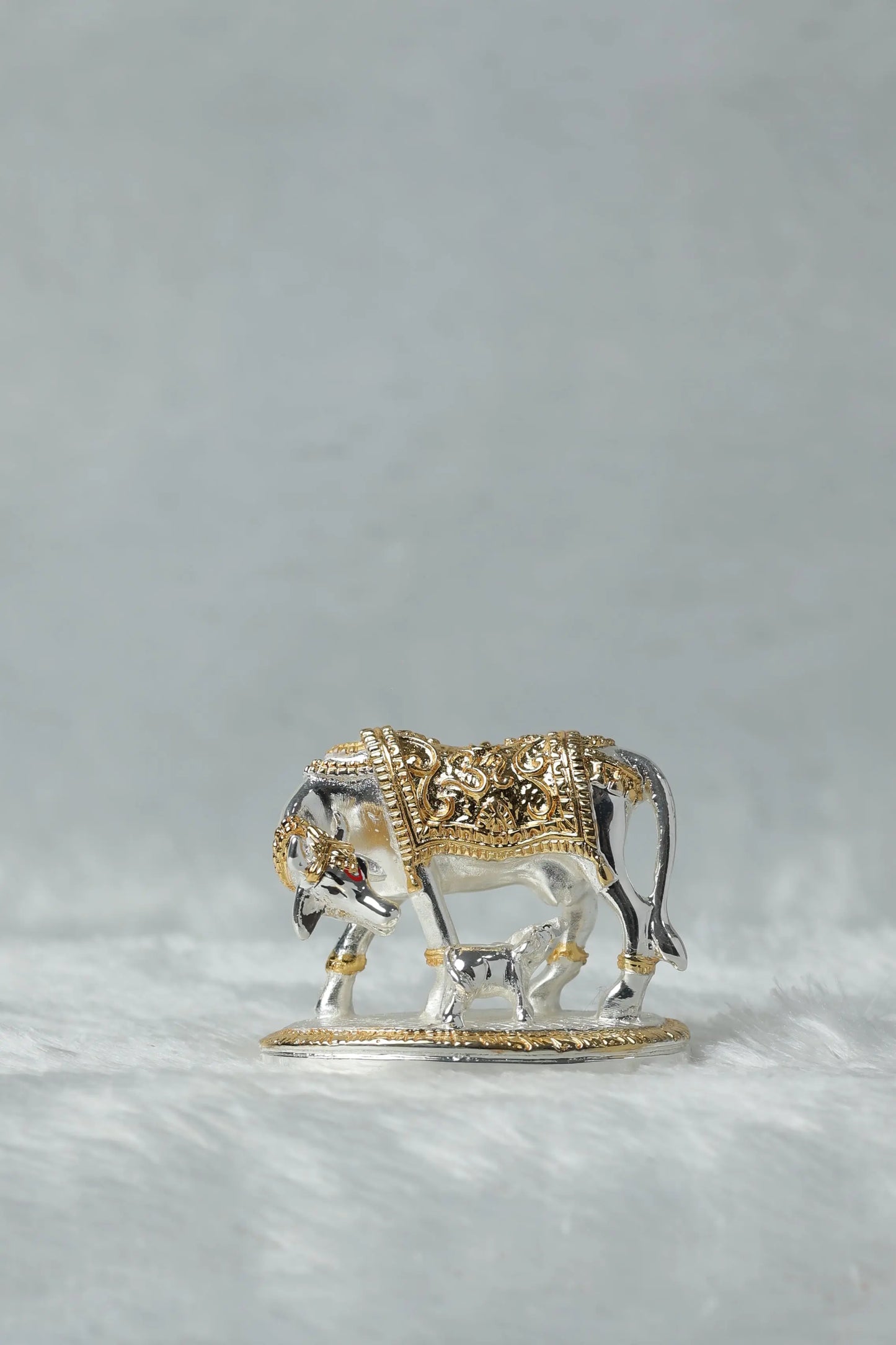 "Gold and Silver Plated Cow and Calf Idol - 2.25*1.5*2.75 Inches, 89 g Decorative Figurine for Car Dashboard and Table Decor" Dropshiping