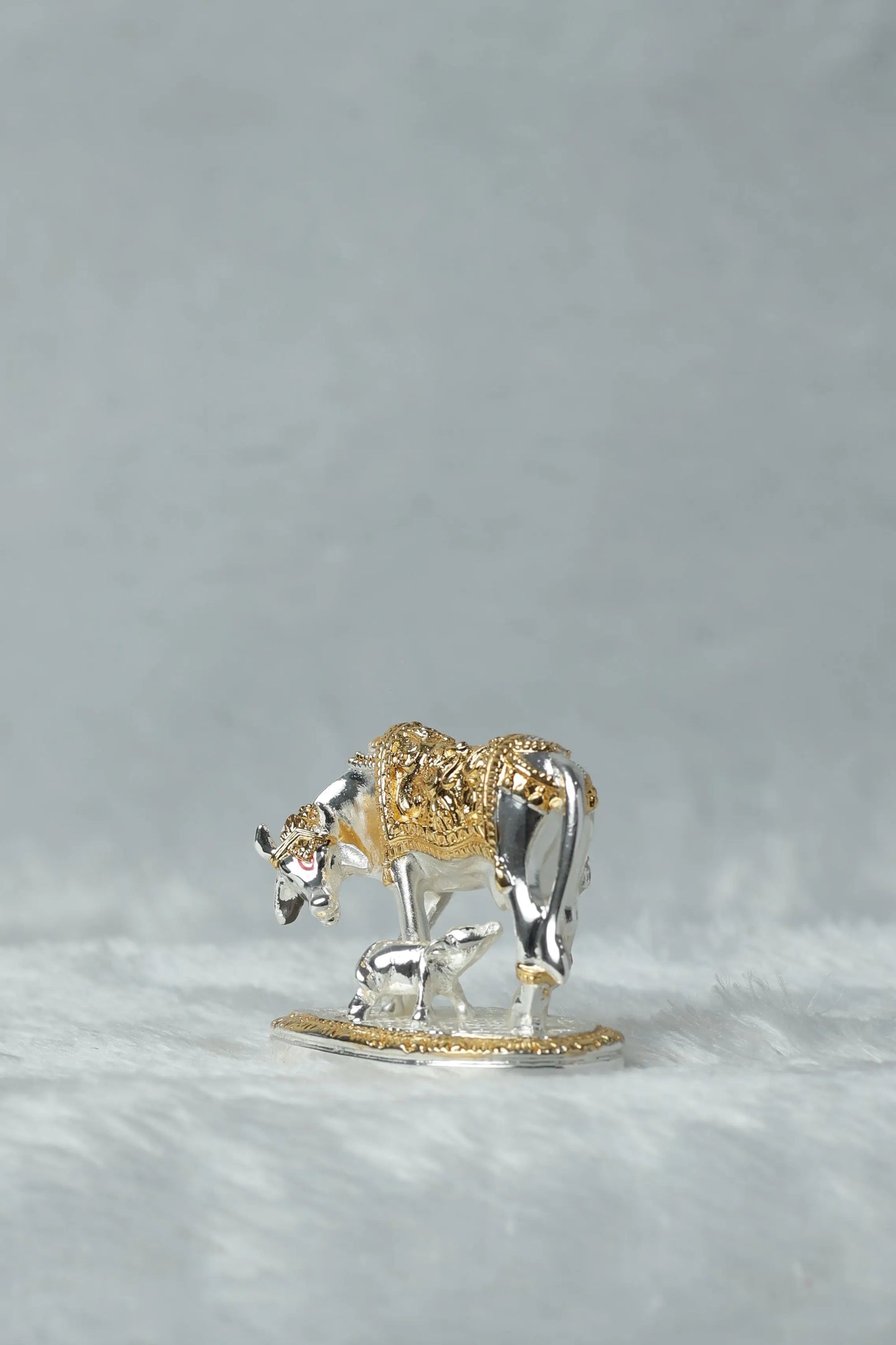 "Gold and Silver Plated Cow and Calf Idol - 2.25*1.5*2.75 Inches, 89 g Decorative Figurine for Car Dashboard and Table Decor" Dropshiping