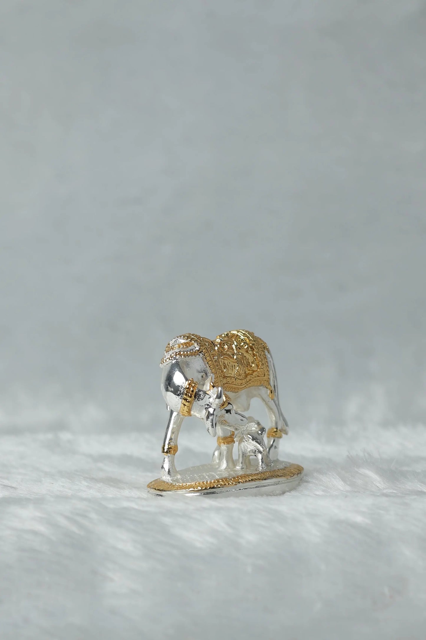 "Gold and Silver Plated Cow and Calf Idol - 2.25*1.5*2.75 Inches, 89 g Decorative Figurine for Car Dashboard and Table Decor" Dropshiping