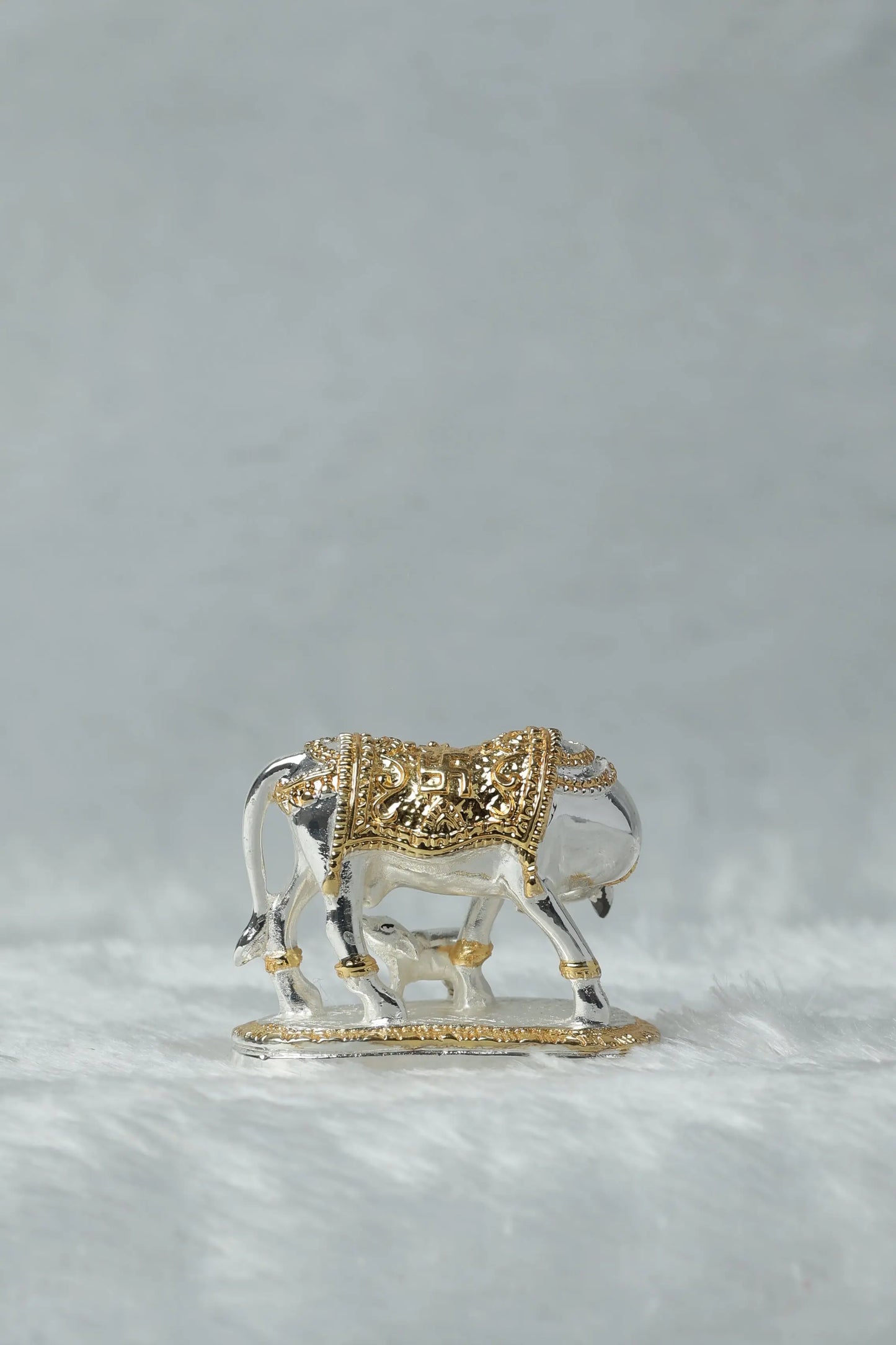 "Gold and Silver Plated Cow and Calf Idol - 2.25*1.5*2.75 Inches, 89 g Decorative Figurine for Car Dashboard and Table Decor" Dropshiping
