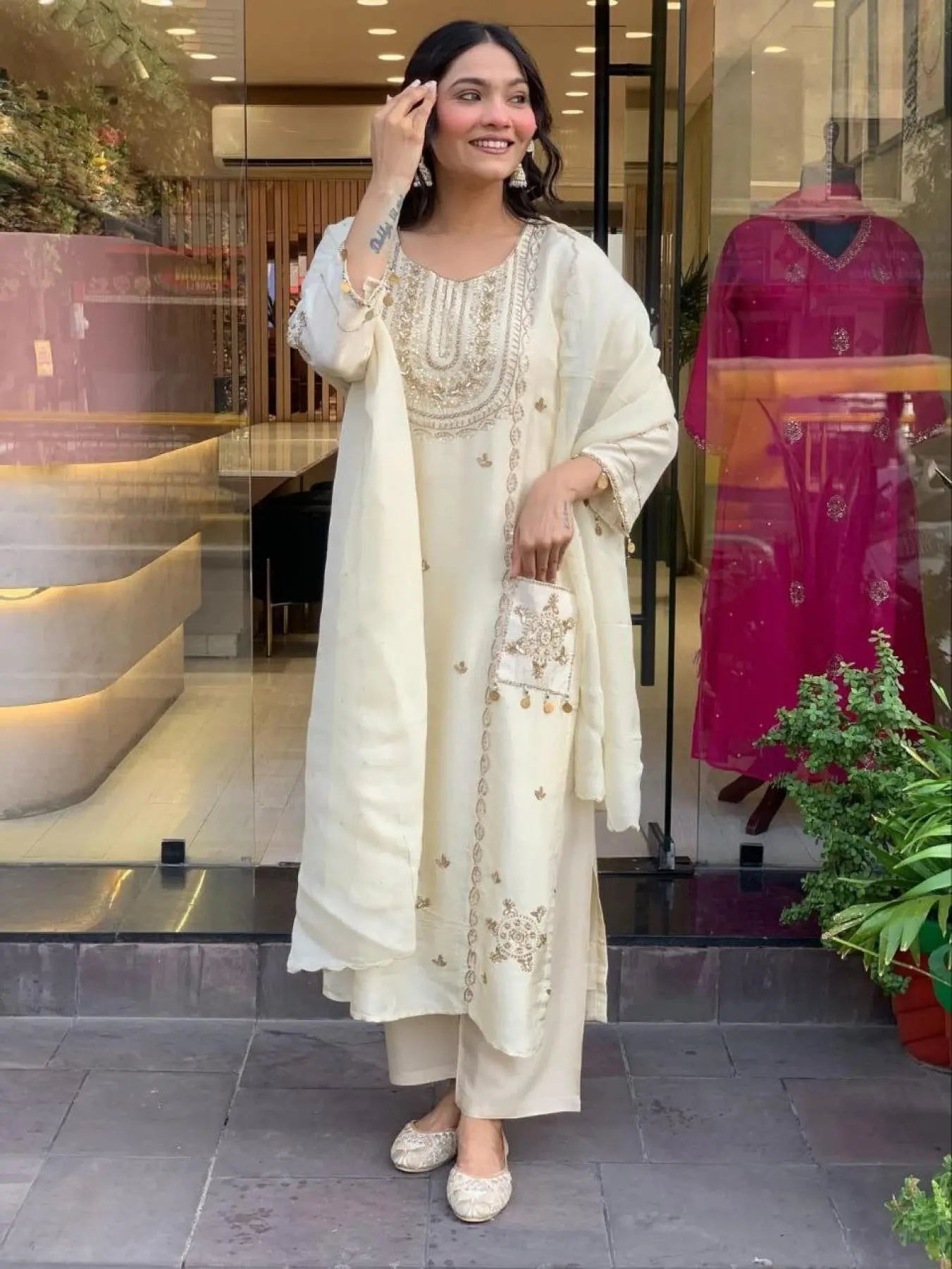 Effortless White Art Silk Embroidered Kurti Set with Heavy Georgette Dupatta For Festive Wear RE