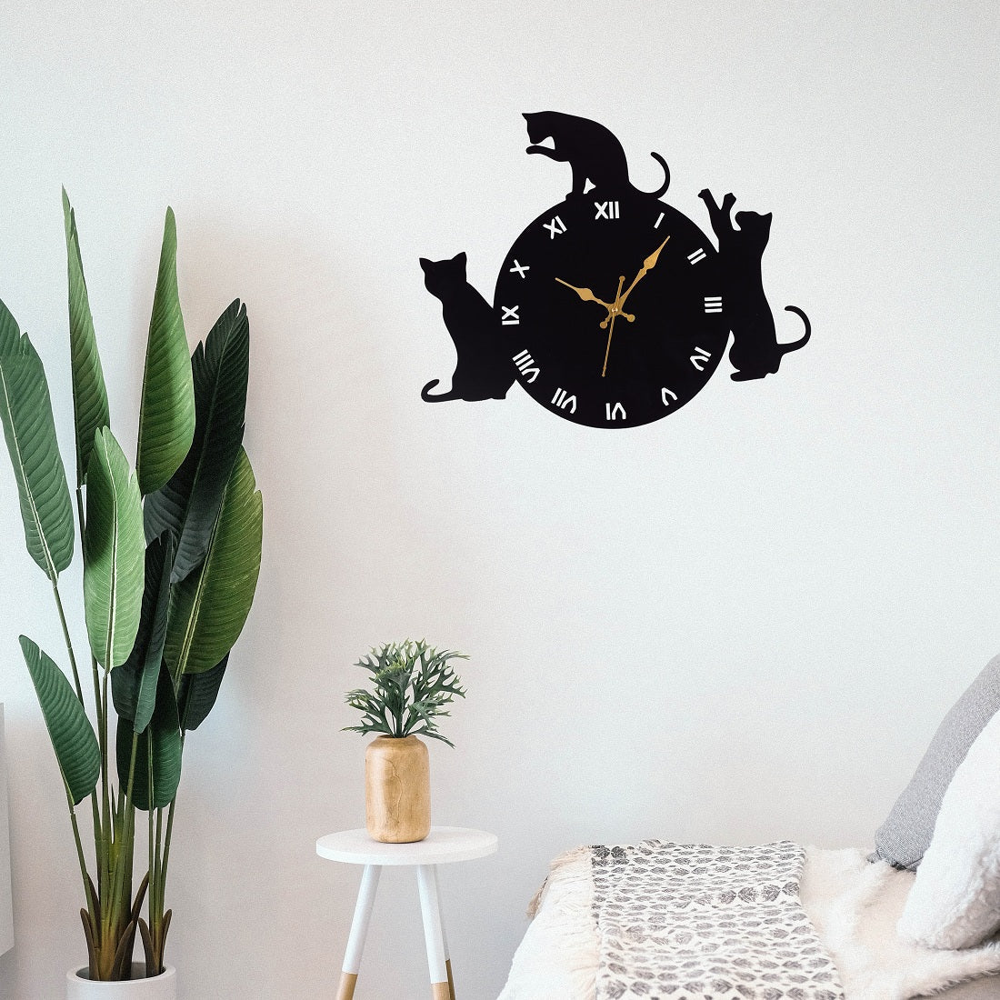 Designer Stylish Metal Wall Metal Metal Clock for Living Room, Bedroom, Office, Kitchen, Home and Hall, Fancy Big Size Modern Wall Watch for Homedécor -543 Attractive Sister