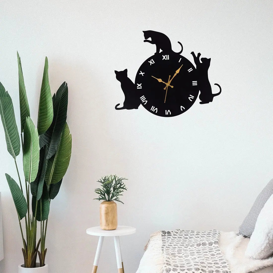Designer Stylish Metal Wall Metal Metal Clock for Living Room, Bedroom, Office, Kitchen, Home and Hall, Fancy Big Size Modern Wall Watch for Homedécor -543 Attractive Sister