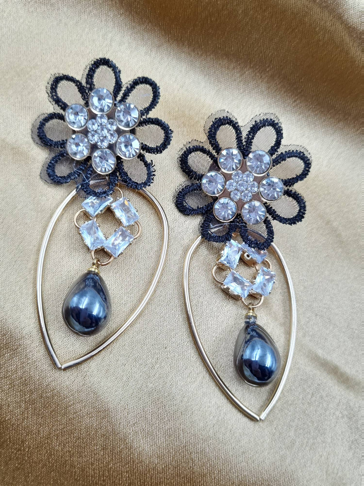 Black Floral Pearl Drops - Attractive Sister