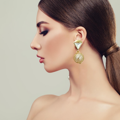 Timeless Elegance: Classic Pearl and Crystal Earrings with a Modern Touch