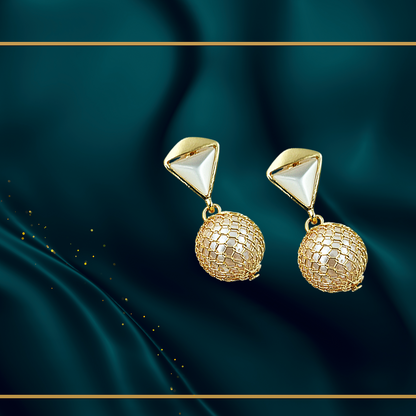 Timeless Elegance: Classic Pearl and Crystal Earrings with a Modern Touch