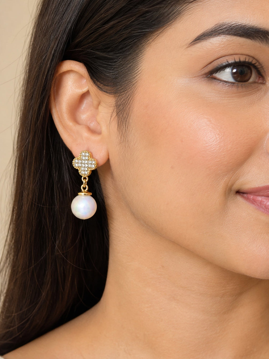 Crystal Clover Pearl Drops White - Attractive Sister