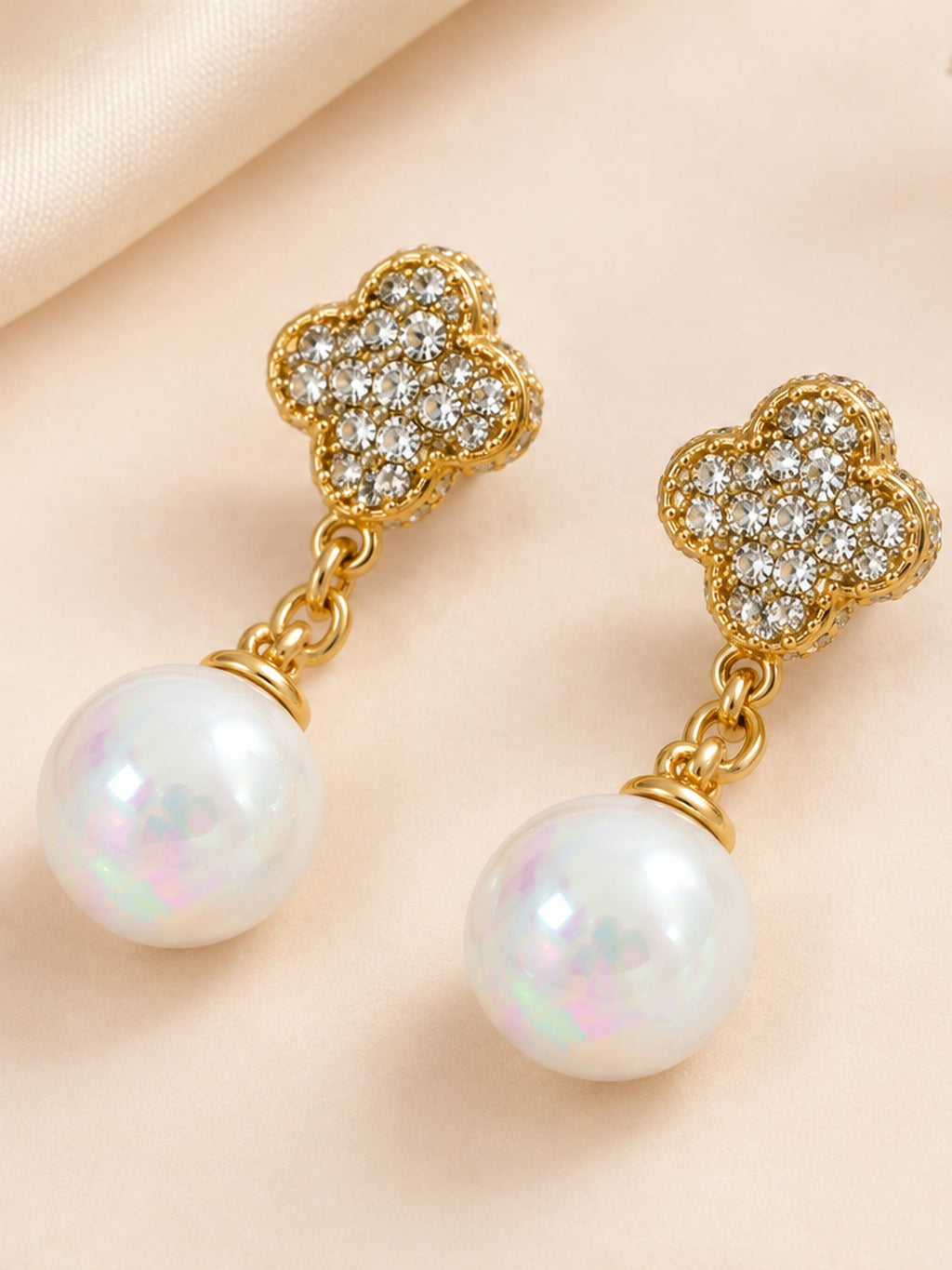 Crystal Clover Pearl Drops White - Attractive Sister