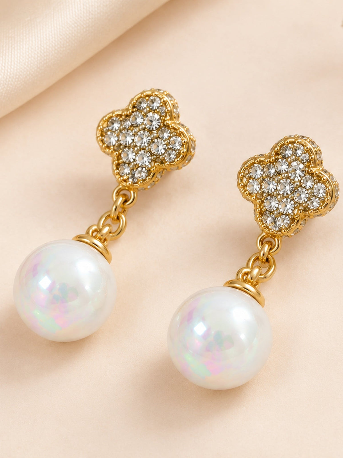 Crystal Clover Pearl Drops White - Attractive Sister