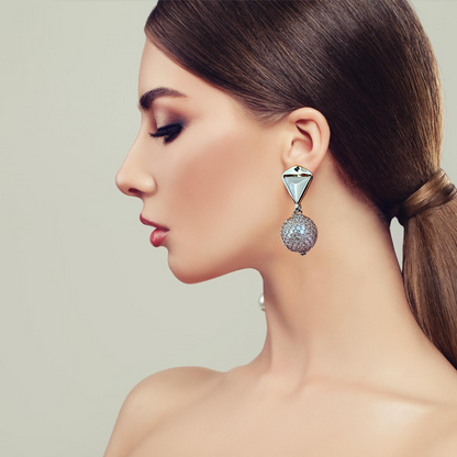 Timeless Elegance: Classic Pearl and Crystal Earrings with a Modern Touch