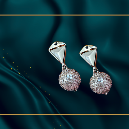 Timeless Elegance: Classic Pearl and Crystal Earrings with a Modern Touch