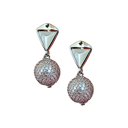 Timeless Elegance: Classic Pearl and Crystal Earrings with a Modern Touch