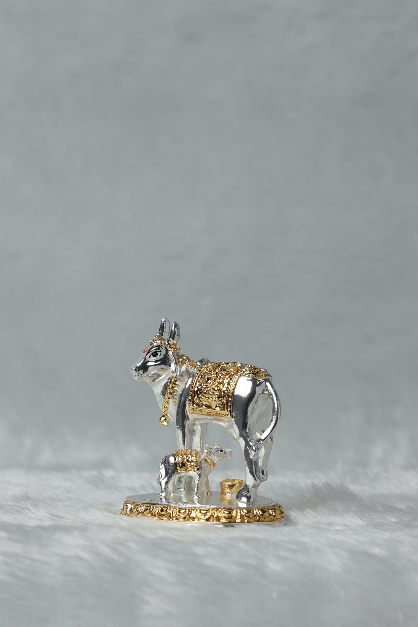 "Gold and Silver Plated Cow and Calf Idol - 3.5*2*2.75 Inches, 104 g Decorative Figurine for Car Dashboard and Table Decor "