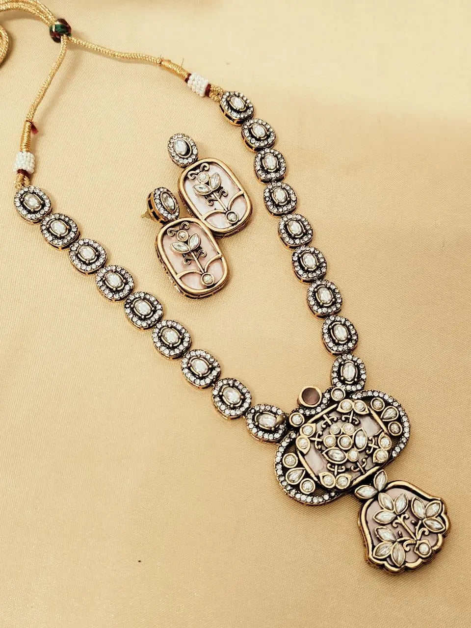 Beautiful Premium Quality MOP Work Original Pachi Kundan Necklace with Beautiful Earrings RE