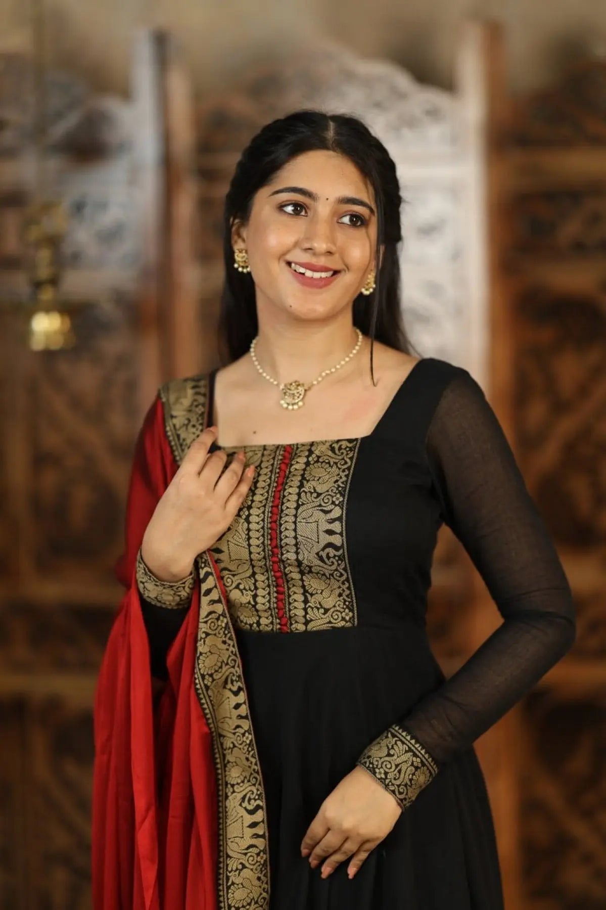 Vichitra Silk Embroidered Kurti Set with Jacquard Lace Dupatta for Weddings/Silk Long Sleeve Kurti /At Low Price/Festive Wear/ RE