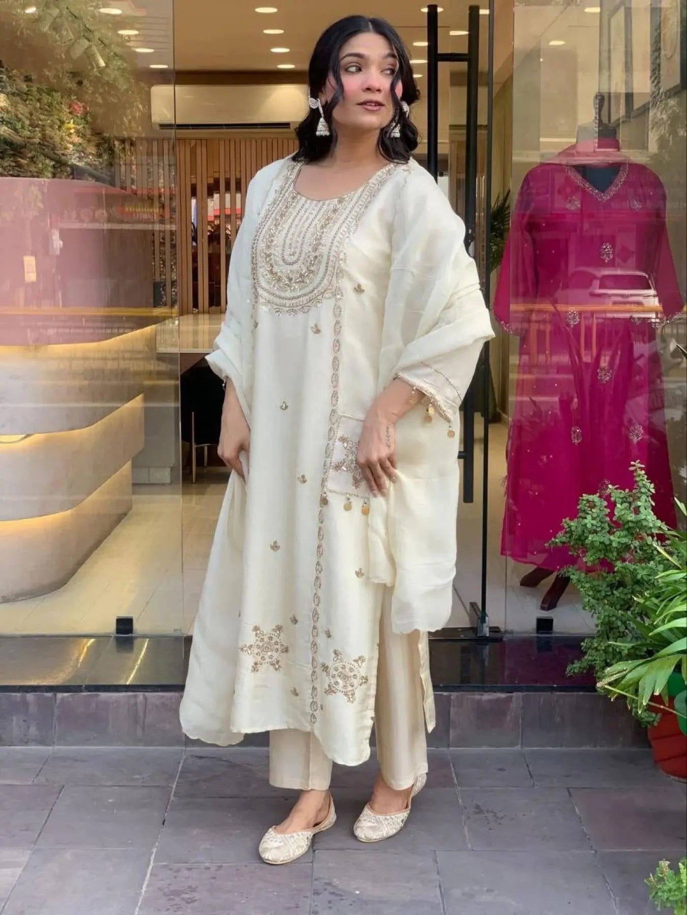 Effortless White Art Silk Embroidered Kurti Set with Heavy Georgette Dupatta For Festive Wear RE